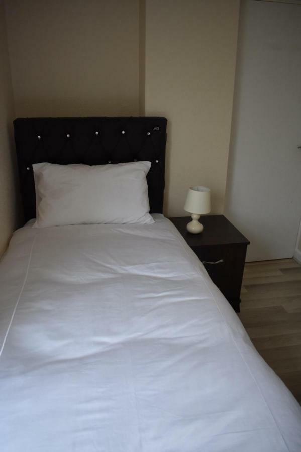 Cotswold Valley Aparthotel สเตราด์ ภายนอก รูปภาพ